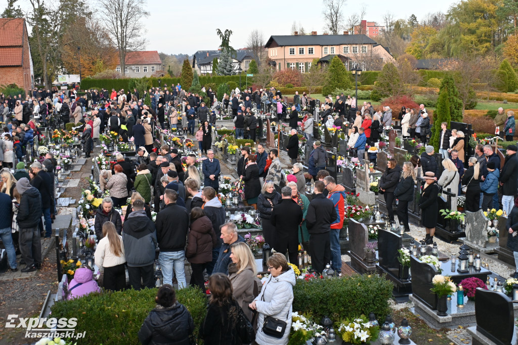 Uroczystość Wszystkich Świętych na kartuskim cmentarzu