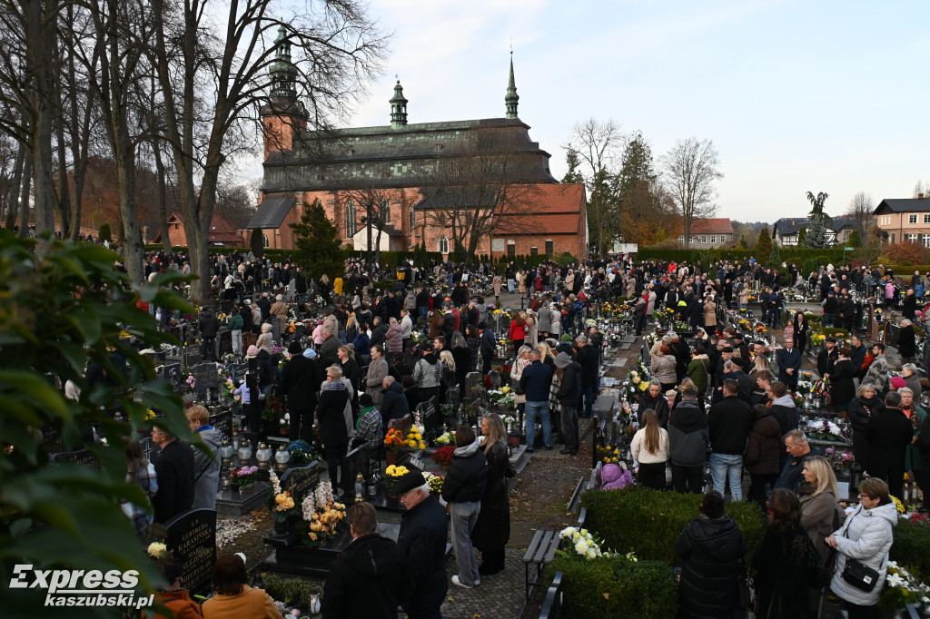 Uroczystość Wszystkich Świętych na kartuskim cmentarzu