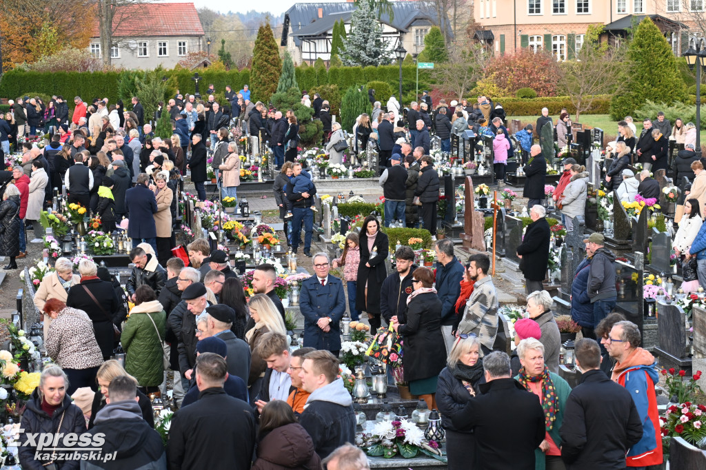 Uroczystość Wszystkich Świętych na kartuskim cmentarzu