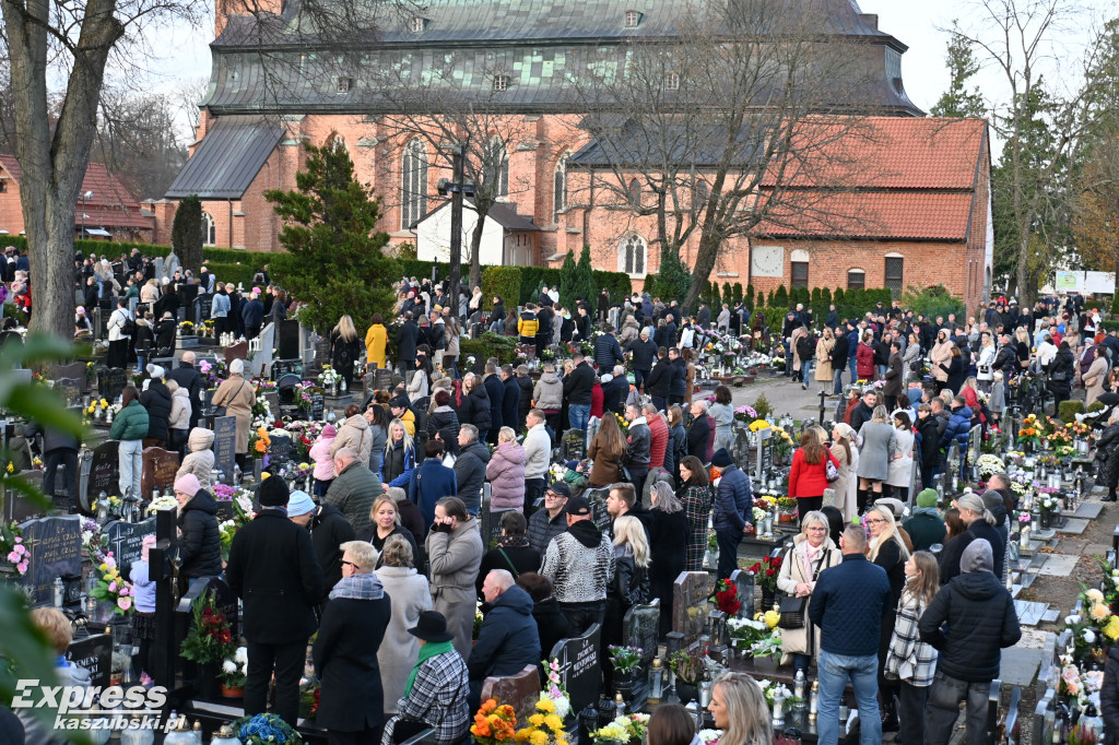 Uroczystość Wszystkich Świętych na kartuskim cmentarzu