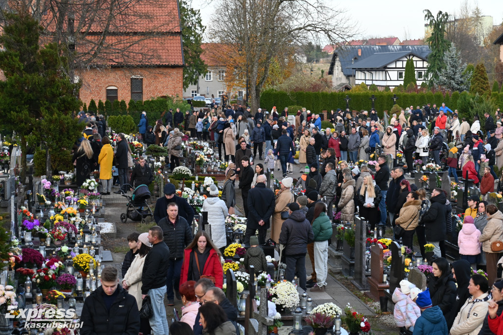 Uroczystość Wszystkich Świętych na kartuskim cmentarzu