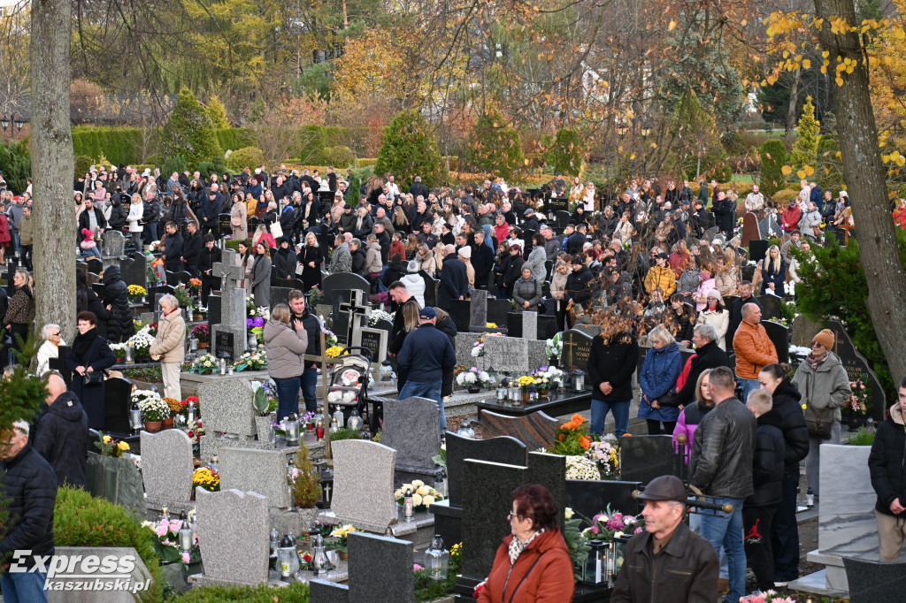 Uroczystość Wszystkich Świętych na kartuskim cmentarzu