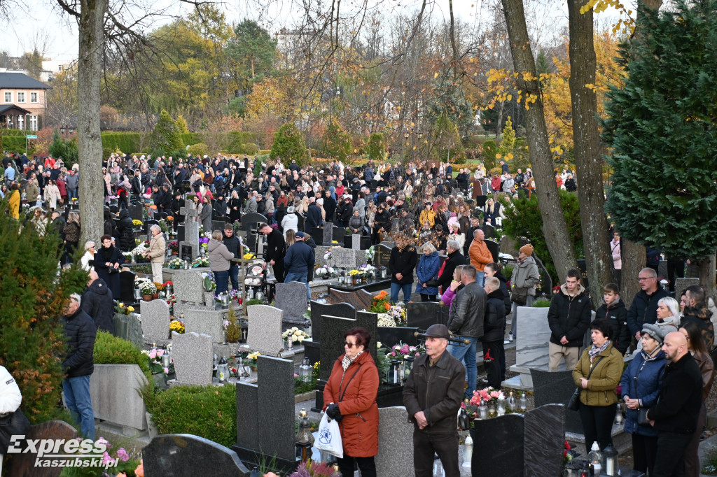 Uroczystość Wszystkich Świętych na kartuskim cmentarzu