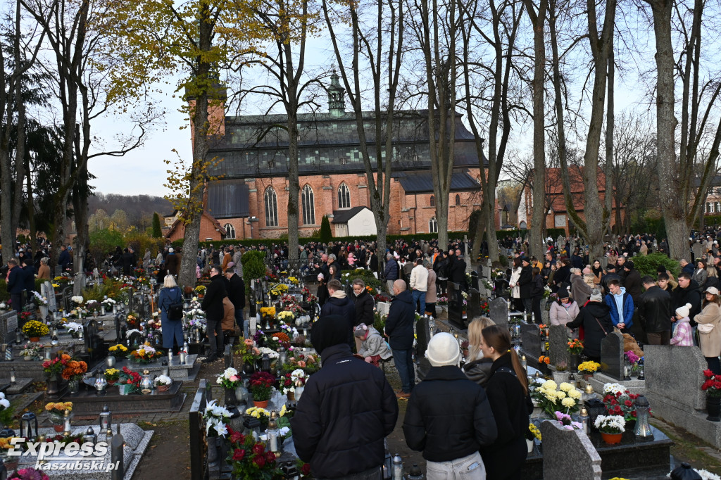 Uroczystość Wszystkich Świętych na kartuskim cmentarzu