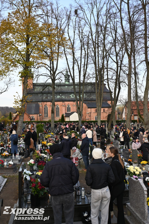 Uroczystość Wszystkich Świętych na kartuskim cmentarzu