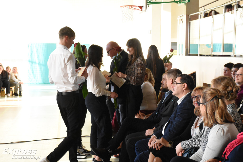 Uczniowie PZS w Sierakowicach podsumowali staże zawodowe