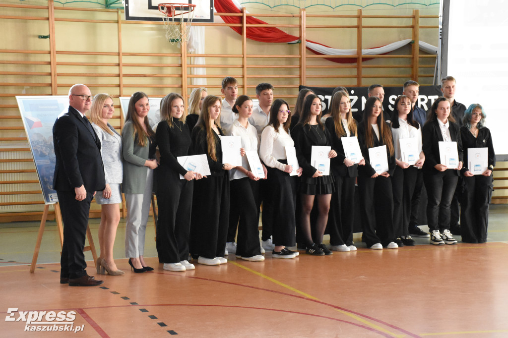 Uczniowie PZS w Sierakowicach podsumowali staże zawodowe