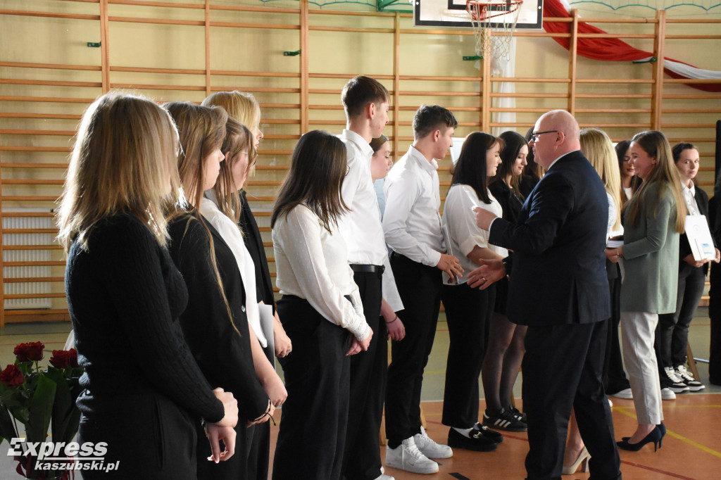 Uczniowie PZS w Sierakowicach podsumowali staże zawodowe