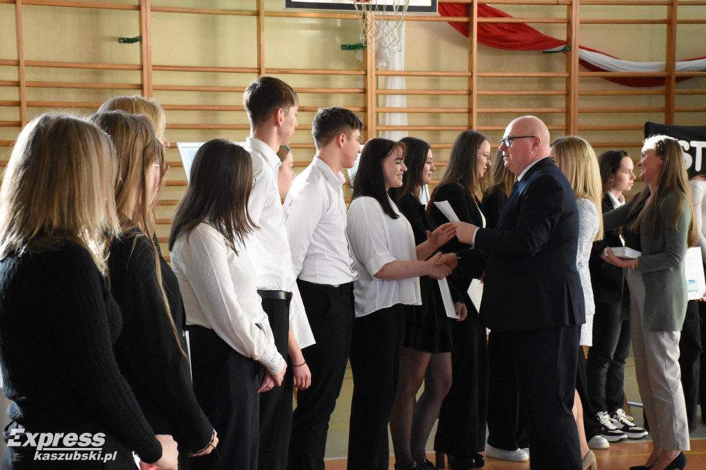 Uczniowie PZS w Sierakowicach podsumowali staże zawodowe