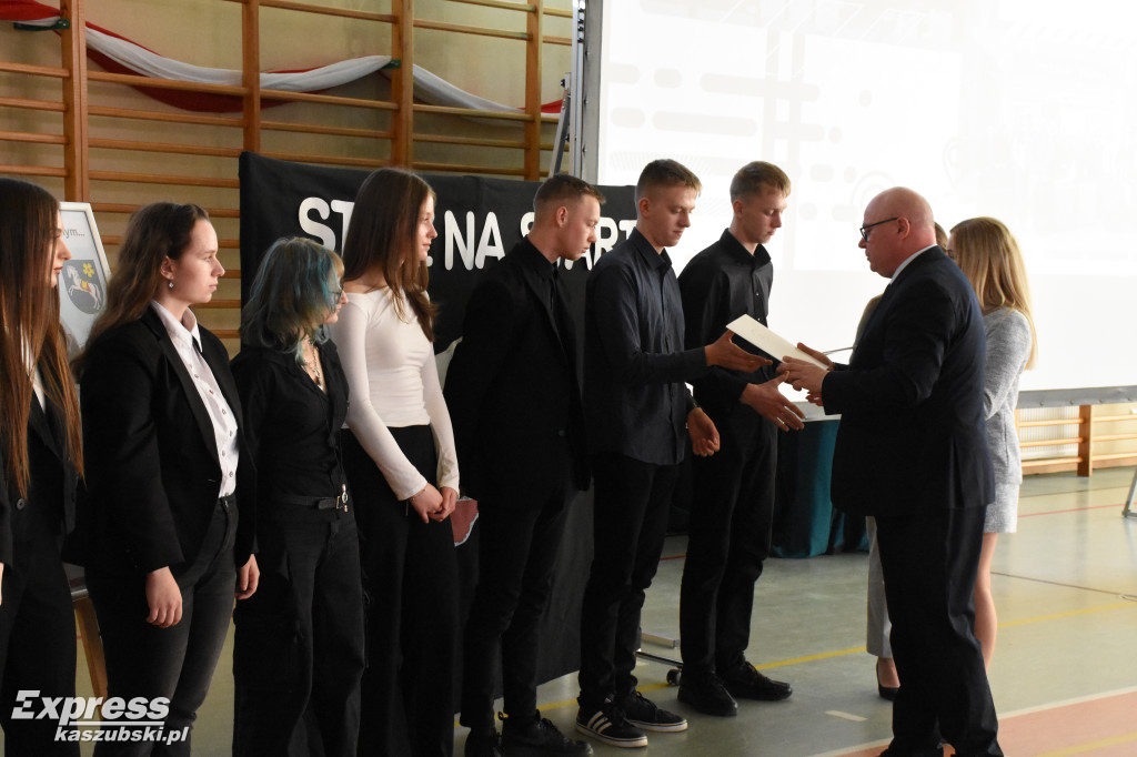 Uczniowie PZS w Sierakowicach podsumowali staże zawodowe