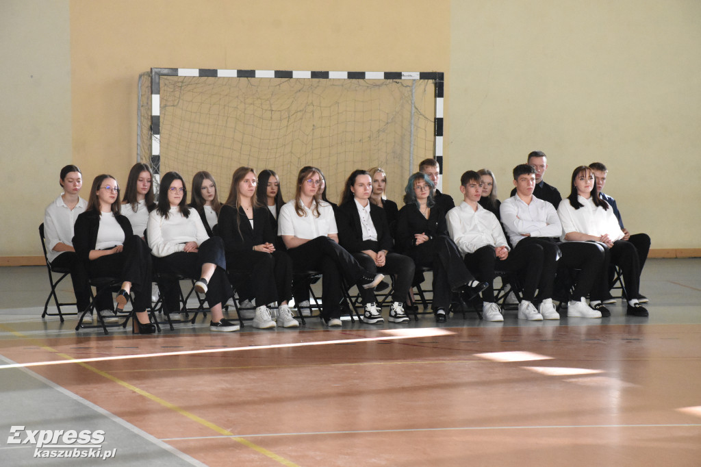 Uczniowie PZS w Sierakowicach podsumowali staże zawodowe