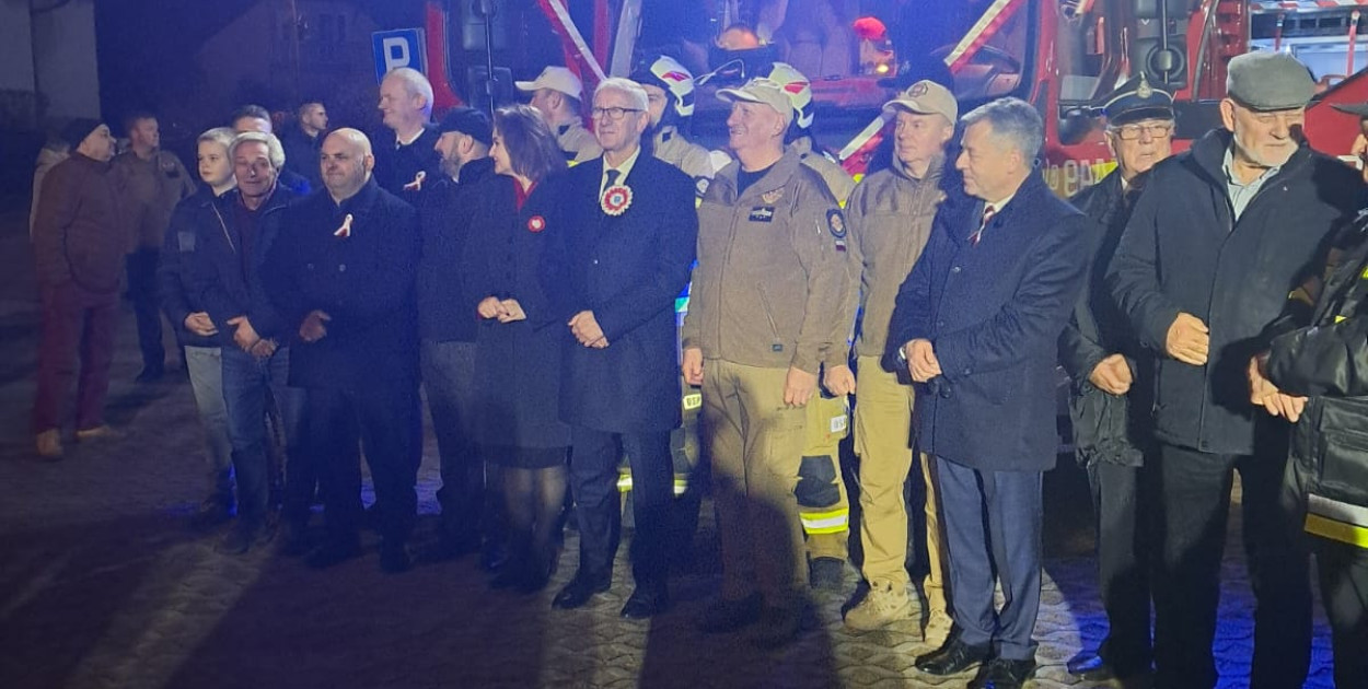 Huczne powitanie wozu strażackiego w Chwaszczynie