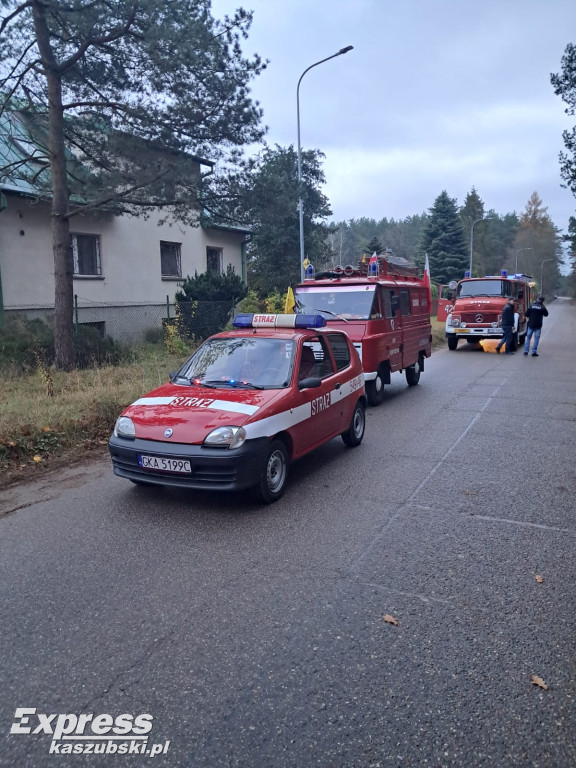 Huczne powitanie wozu strażackiego w Chwaszczynie