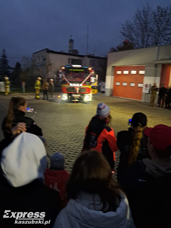Huczne powitanie wozu strażackiego w Chwaszczynie
