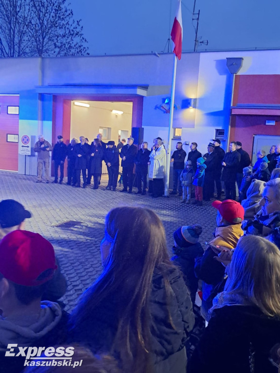 Huczne powitanie wozu strażackiego w Chwaszczynie