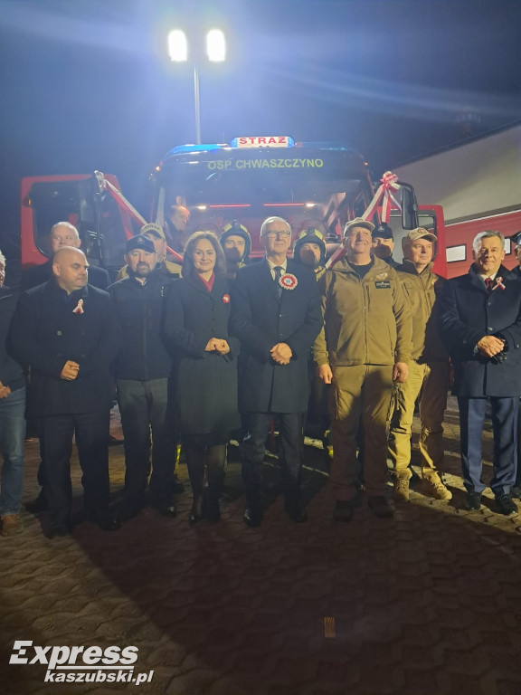 Huczne powitanie wozu strażackiego w Chwaszczynie