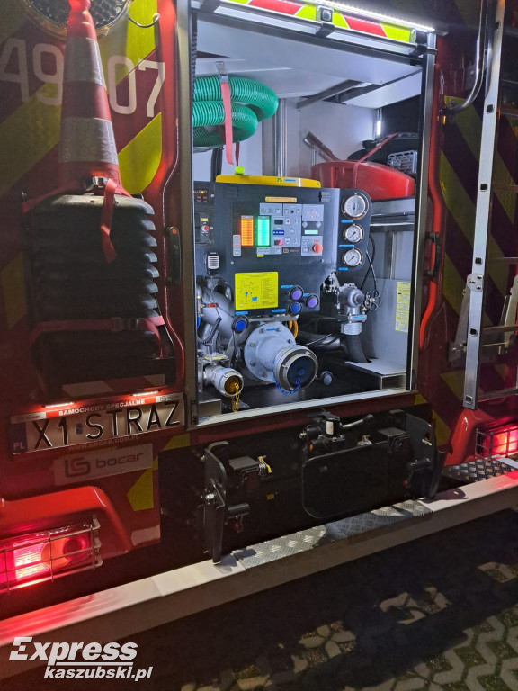 Huczne powitanie wozu strażackiego w Chwaszczynie