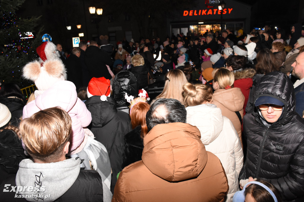 Rozświetlenie choinki w Sierakowicach