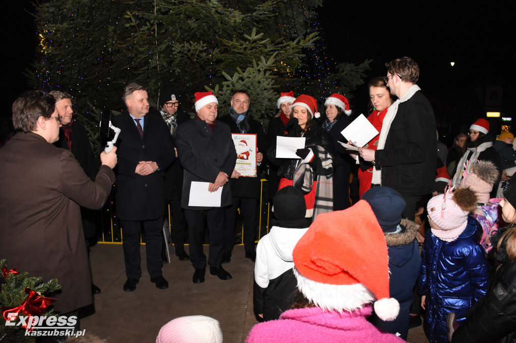 Rozświetlenie choinki w Sierakowicach