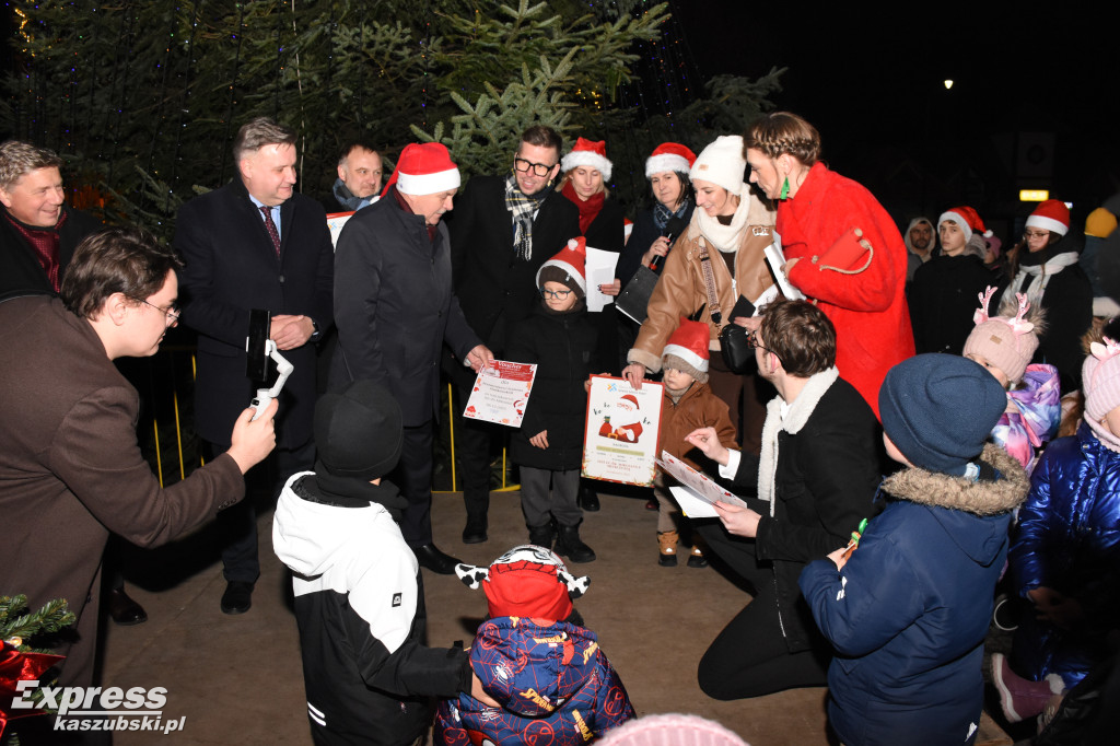 Rozświetlenie choinki w Sierakowicach