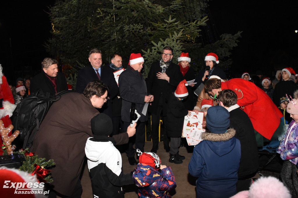 Rozświetlenie choinki w Sierakowicach