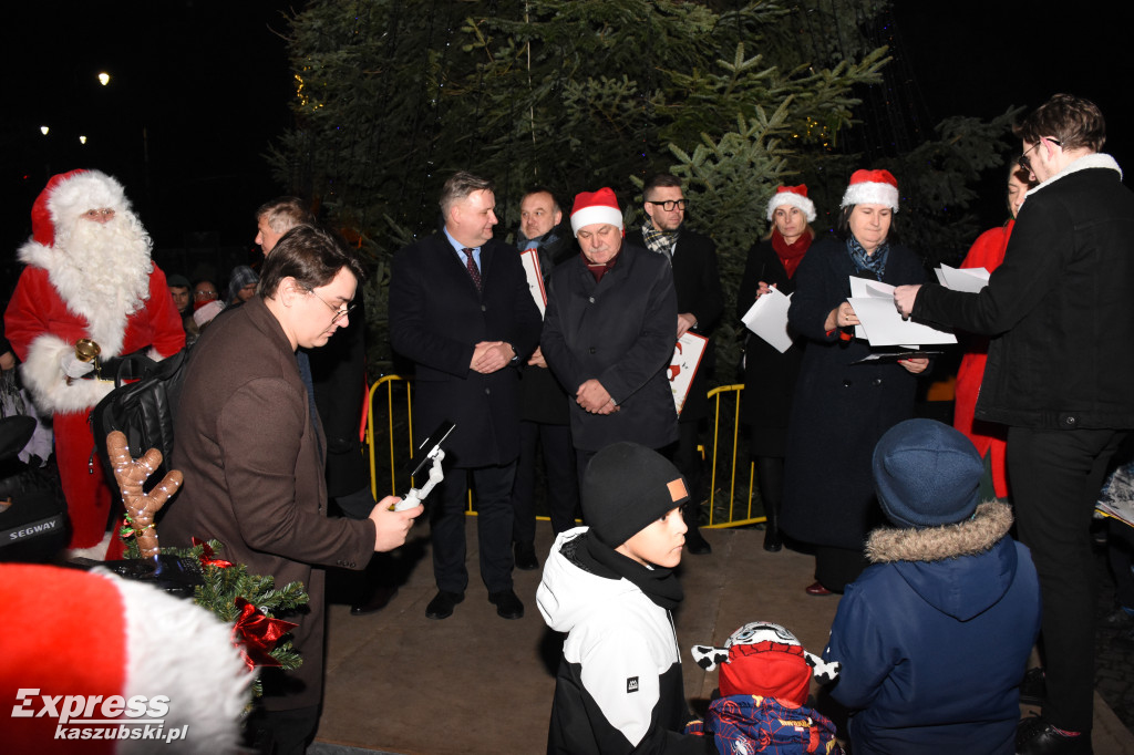 Rozświetlenie choinki w Sierakowicach