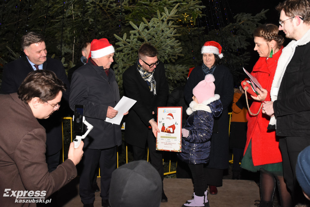 Rozświetlenie choinki w Sierakowicach