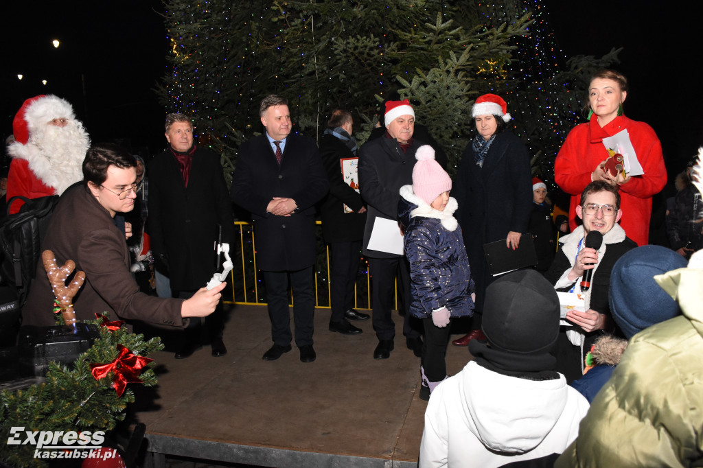 Rozświetlenie choinki w Sierakowicach