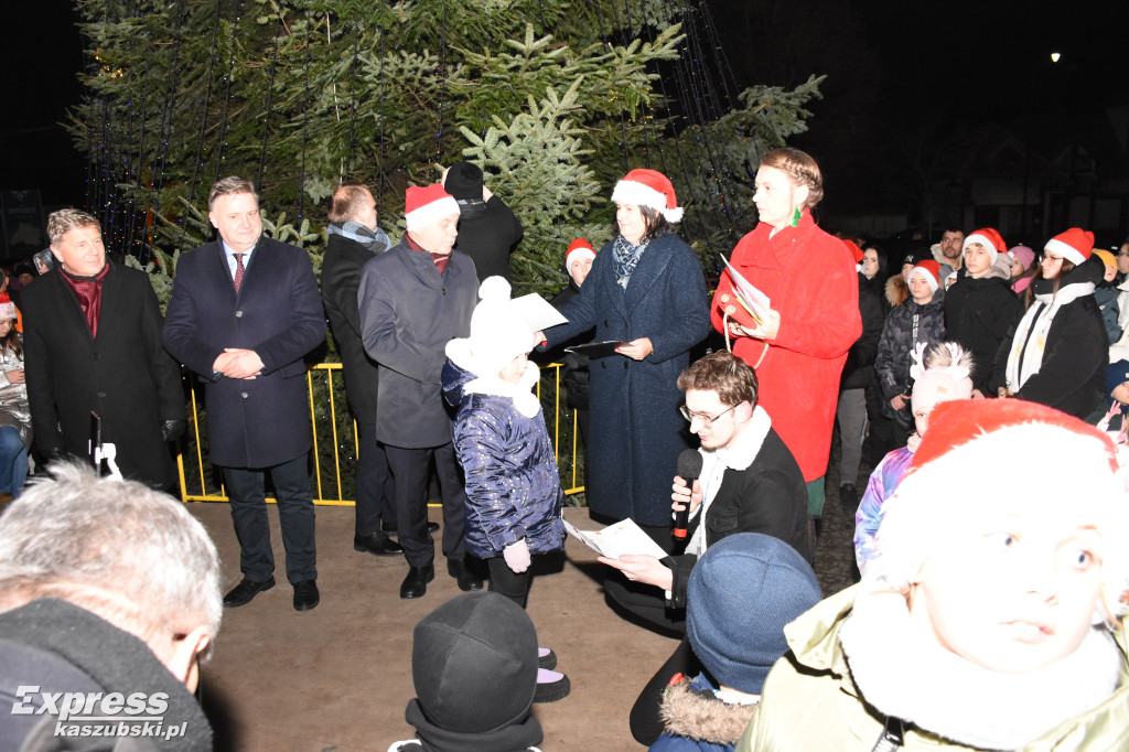 Rozświetlenie choinki w Sierakowicach