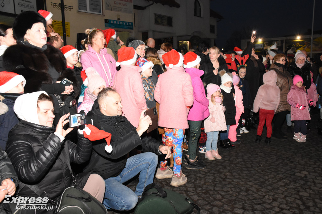 Rozświetlenie choinki w Sierakowicach