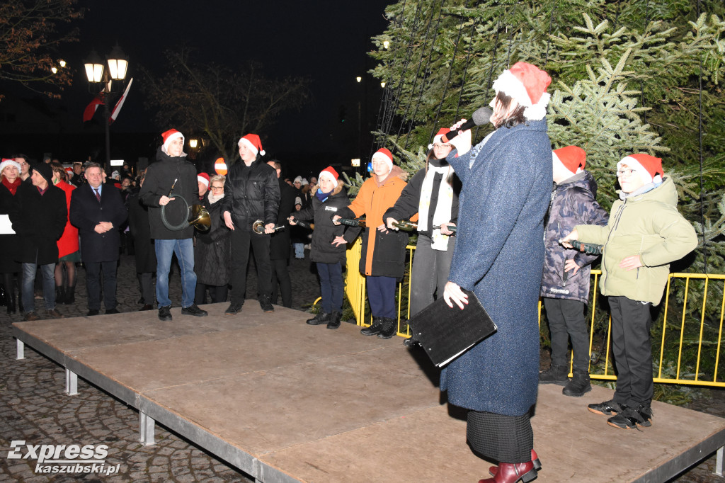 Rozświetlenie choinki w Sierakowicach