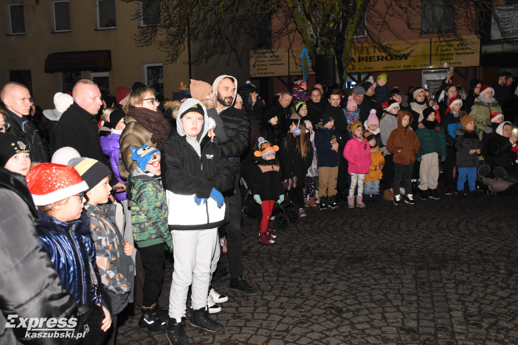 Rozświetlenie choinki w Sierakowicach