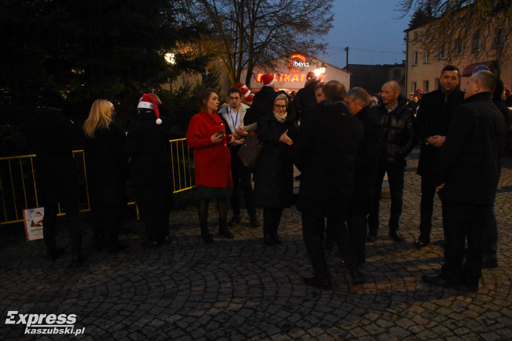 Rozświetlenie choinki w Sierakowicach