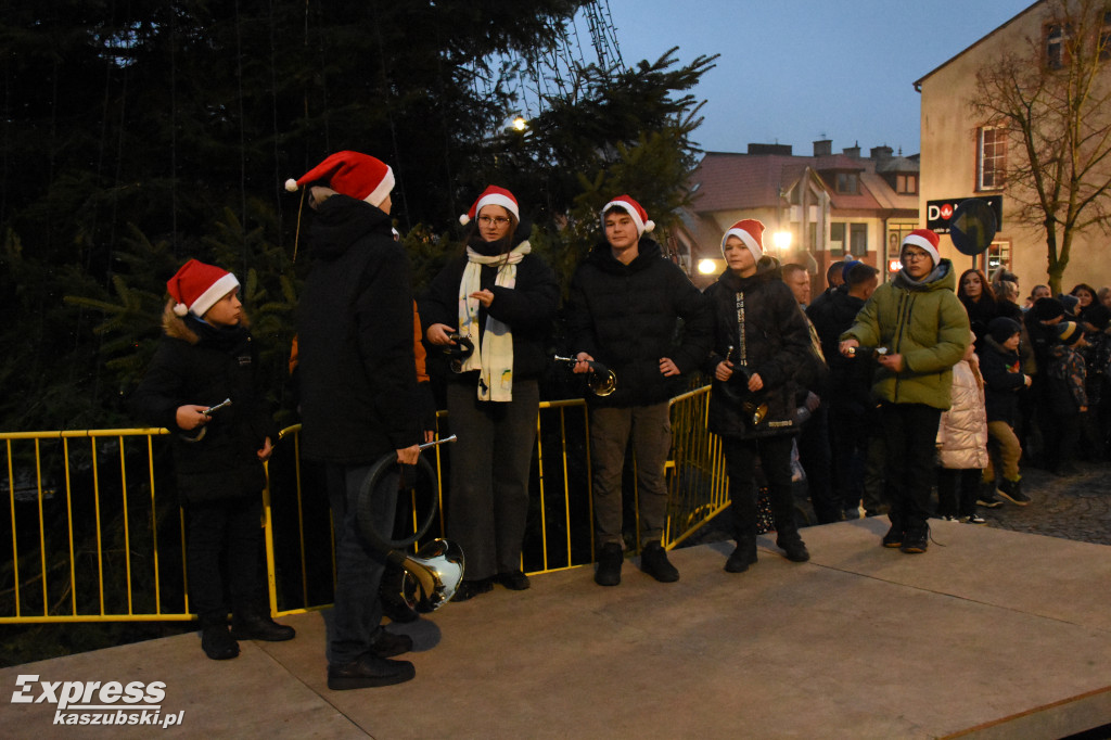 Rozświetlenie choinki w Sierakowicach