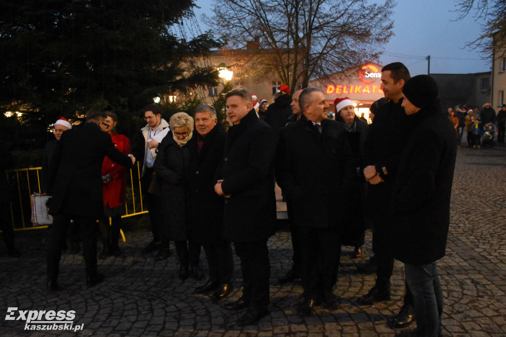 Rozświetlenie choinki w Sierakowicach
