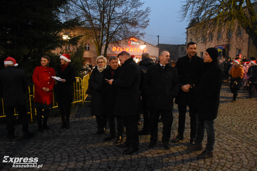 Rozświetlenie choinki w Sierakowicach