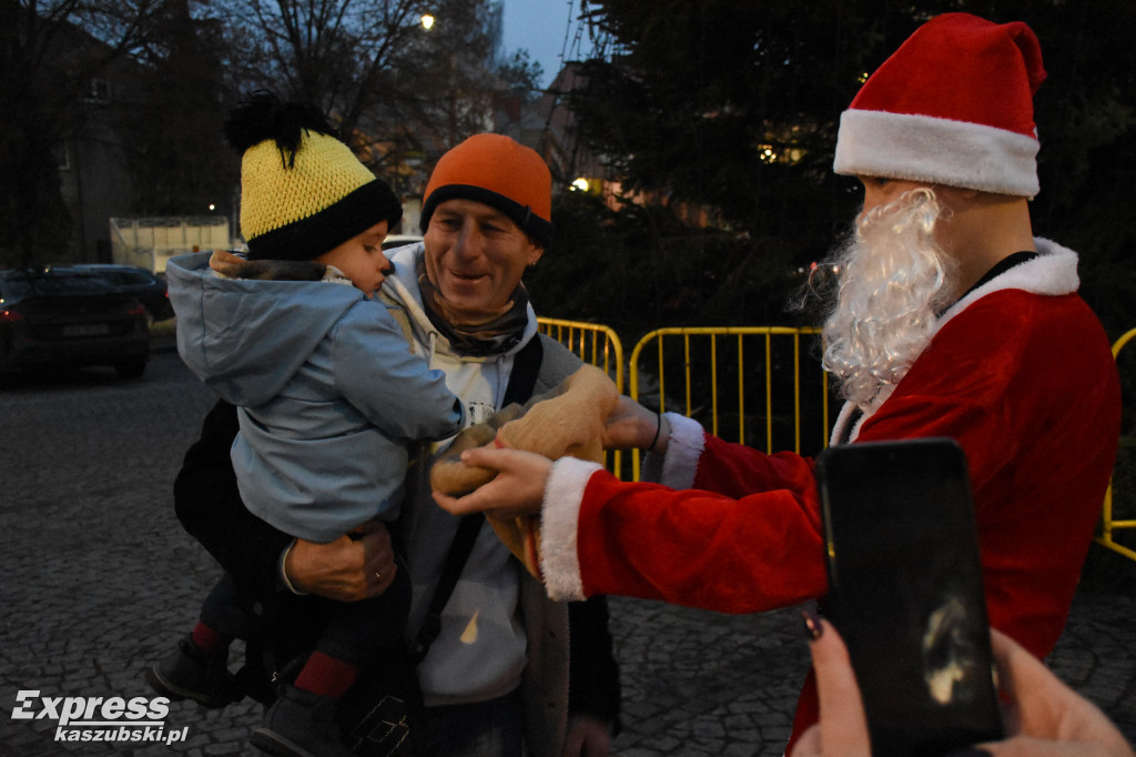 Rozświetlenie choinki w Sierakowicach