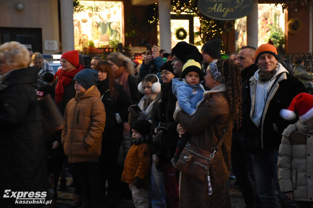 Rozświetlenie choinki w Sierakowicach