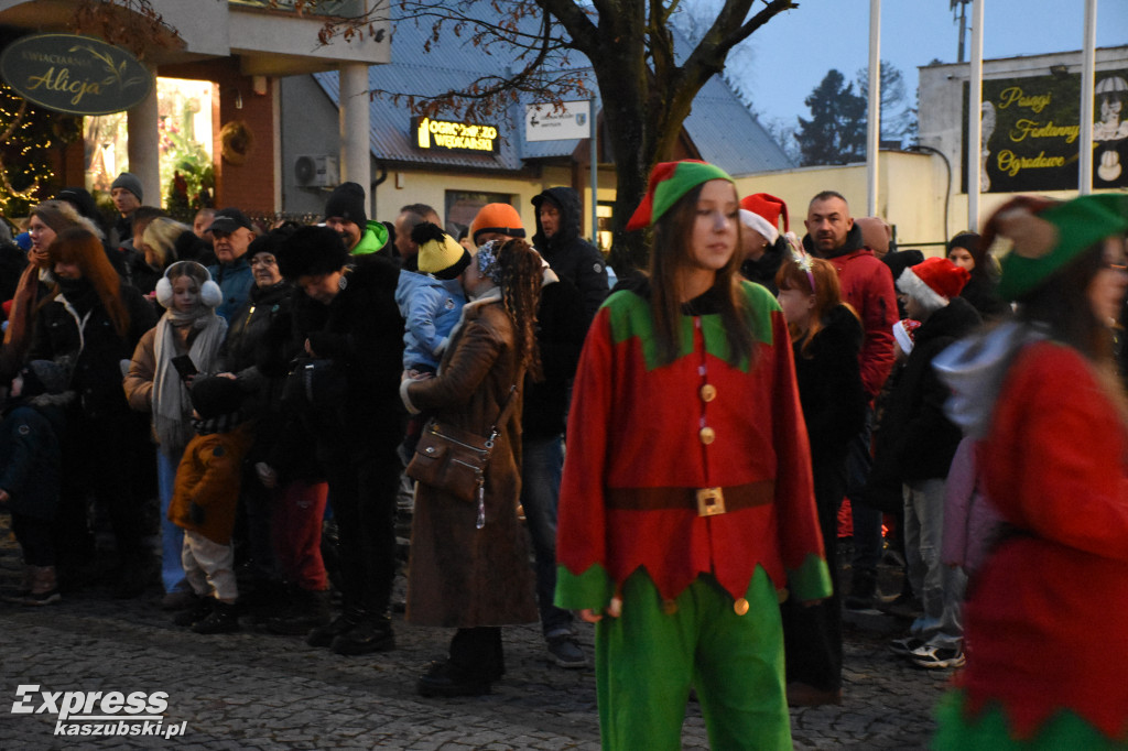 Rozświetlenie choinki w Sierakowicach
