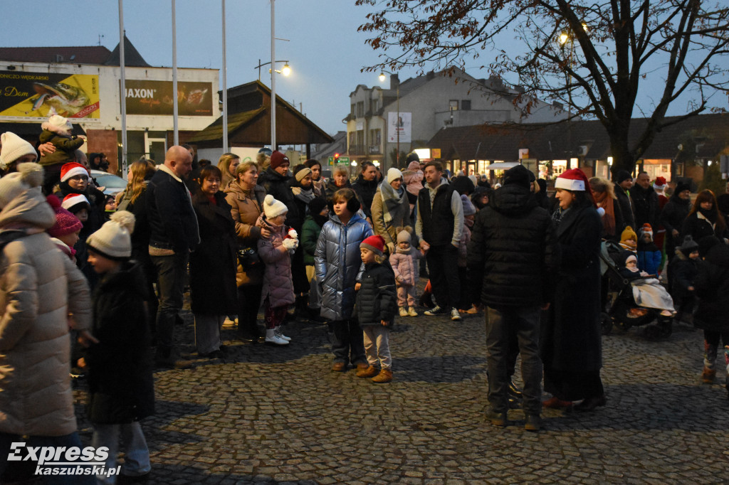 Rozświetlenie choinki w Sierakowicach