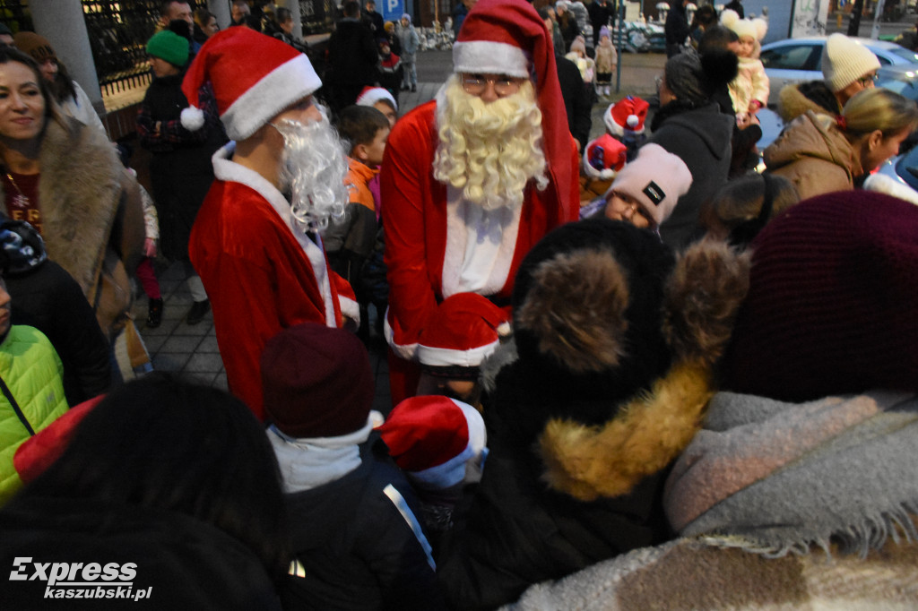 Rozświetlenie choinki w Sierakowicach