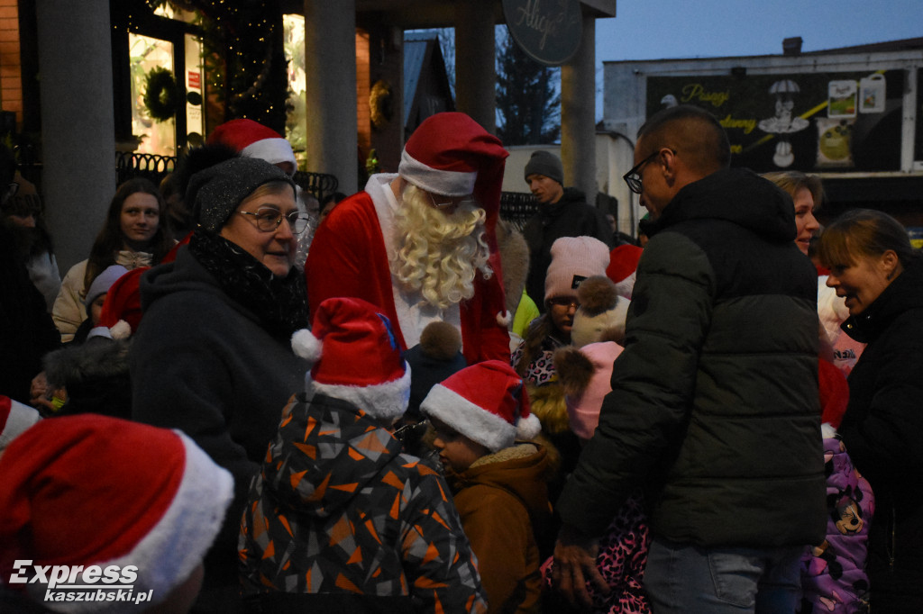 Rozświetlenie choinki w Sierakowicach
