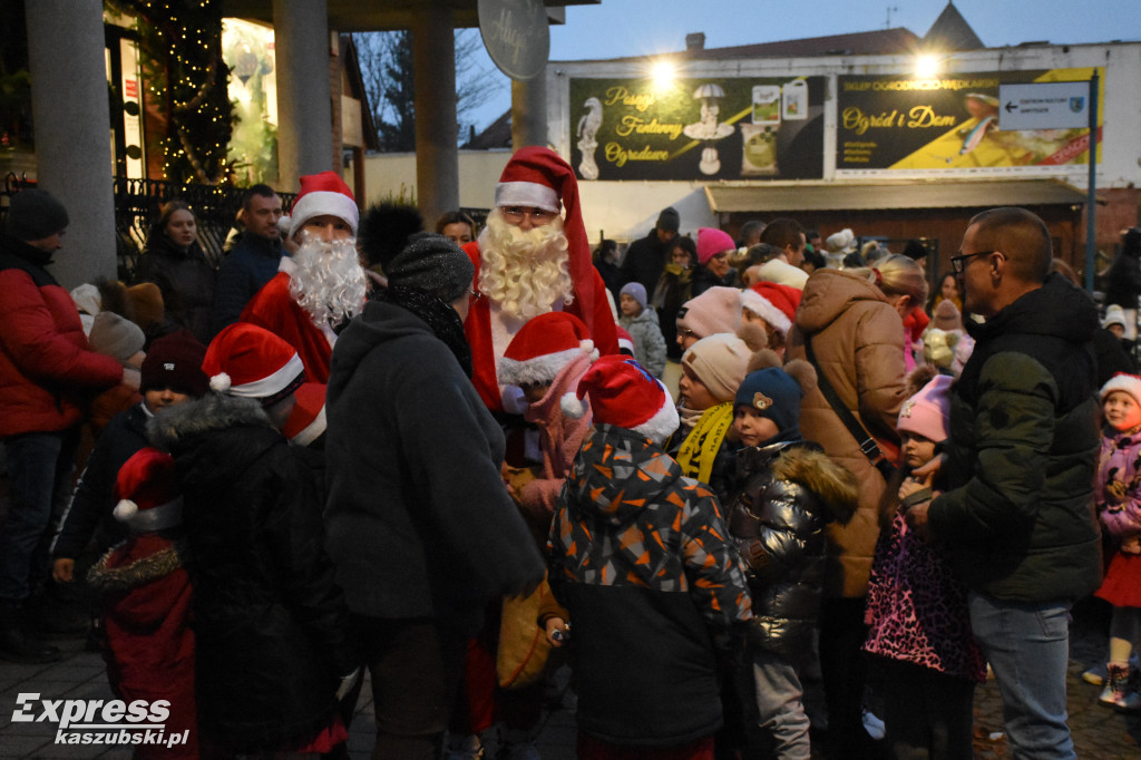 Rozświetlenie choinki w Sierakowicach