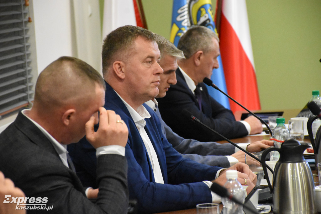 Burzliwa sesja w Sierakowicach