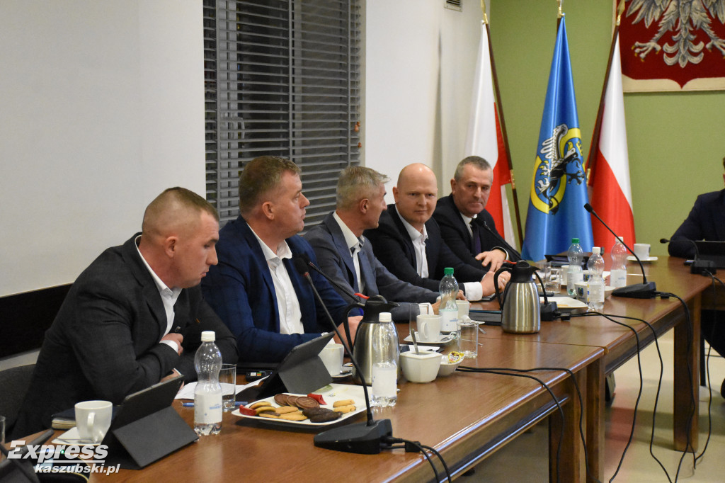 Burzliwa sesja w Sierakowicach