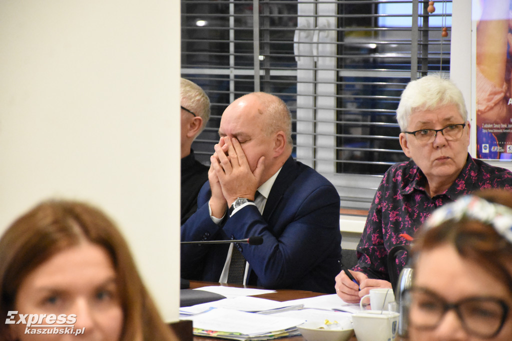 Burzliwa sesja w Sierakowicach