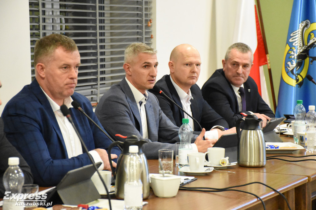 Burzliwa sesja w Sierakowicach