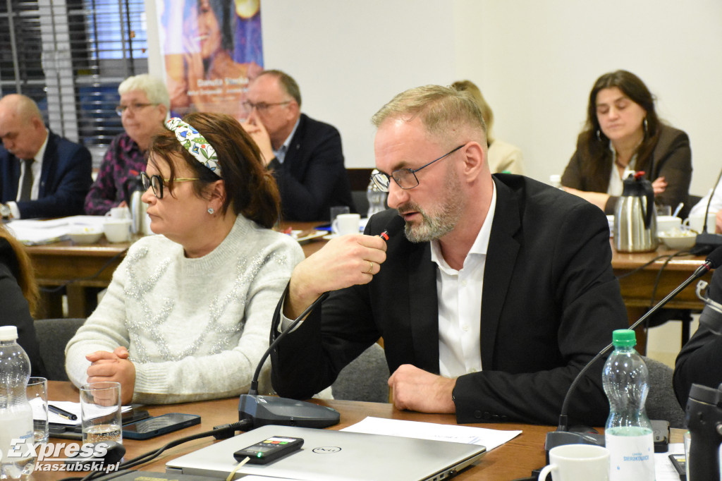 Burzliwa sesja w Sierakowicach