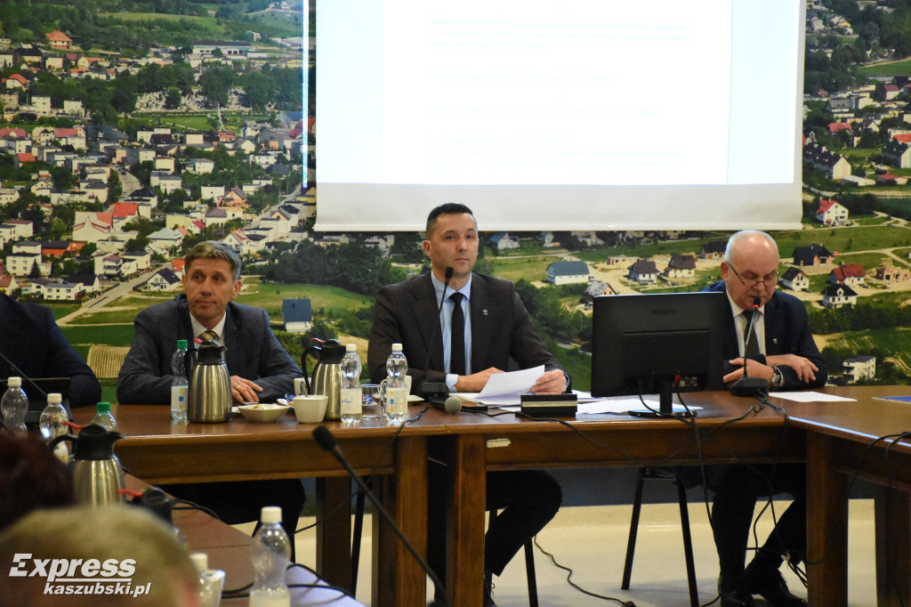 Burzliwa sesja w Sierakowicach