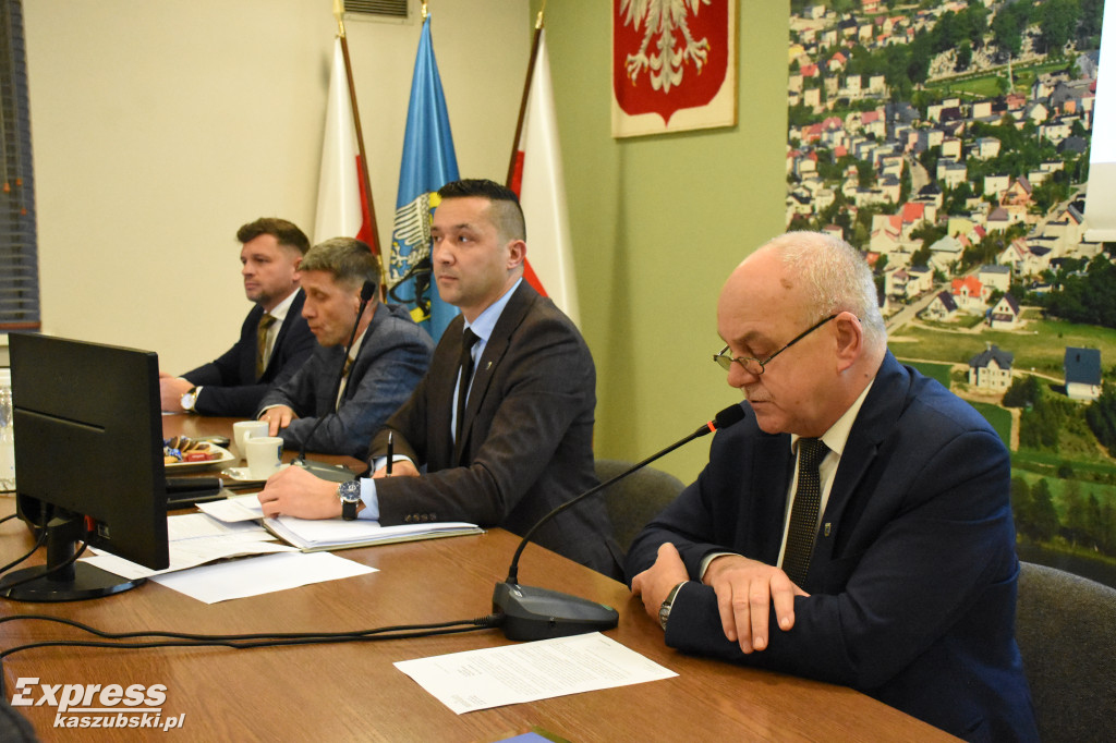 Burzliwa sesja w Sierakowicach